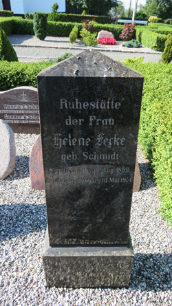 Spandet Sogn war von 1864 bis 1920 deutsch, und auf dem Friedhof steht dieser Grabstein mit deutschem Text. Foto: Charlotte Lindhardt